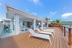 Ideal waterfront deck for sunbaking and relaxing in the Whitusundays