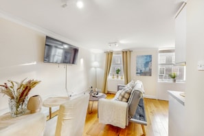 Living Room / Lounge