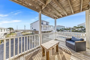 Balcony/sitting area