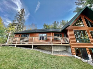 Expansive cabin with lakeview deck