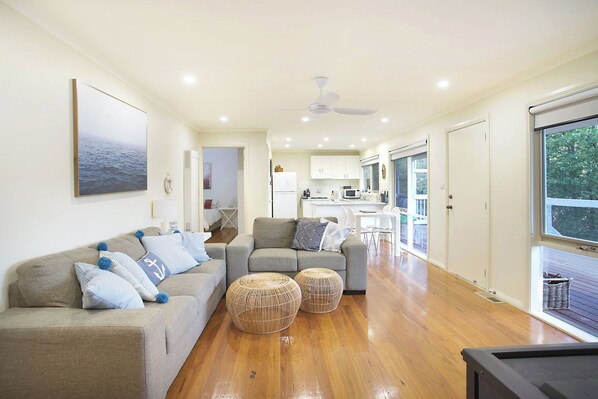 We warmly welcome you to the Tea Tree Breeze.