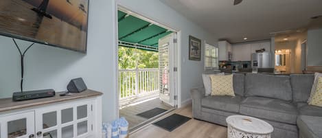 Living room with French doors to the back baloncy.