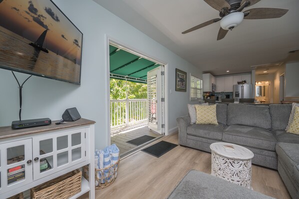 Living room with French doors to the back baloncy.