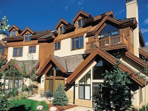 Groups will find plenty of space within Arrowhead for any event from meetings and retreats to rehersal dinners and weddings.