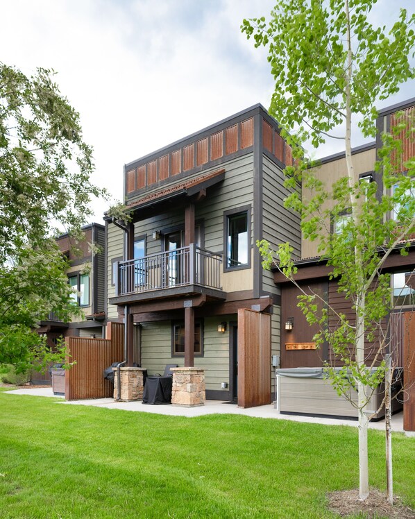 Exterior of 98 Pheasant Tail #2