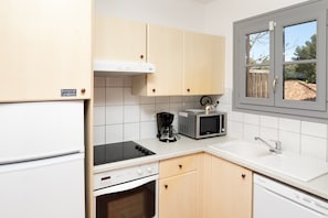 Hungry? Cook up a snack in your kitchenette!