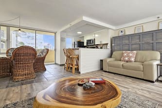 Remodeled in 2022, Diamond Head 2 Bedroom Oceanfront condo