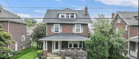 Beautiful Single home block from downtown restaurants and bars.