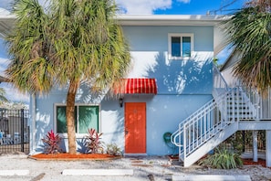 Coastal Breeze 4-Unit Complex with Parking in front