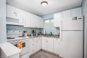 Dolphin (A) ground unit with private kitchen