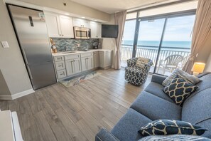 Direct Oceanfront, Beautifully Decorated