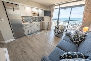 Direct Oceanfront, Beautifully Decorated