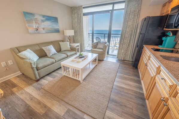 Direct Oceanfront, Beautifully Decorated