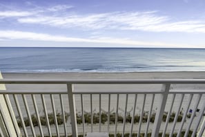Balcony with Amazing Views of the Ocean