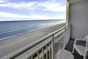 Balcony with Amazing Views of the Ocean