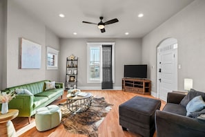 Living Room with 55" smart TV equipped with Netflix