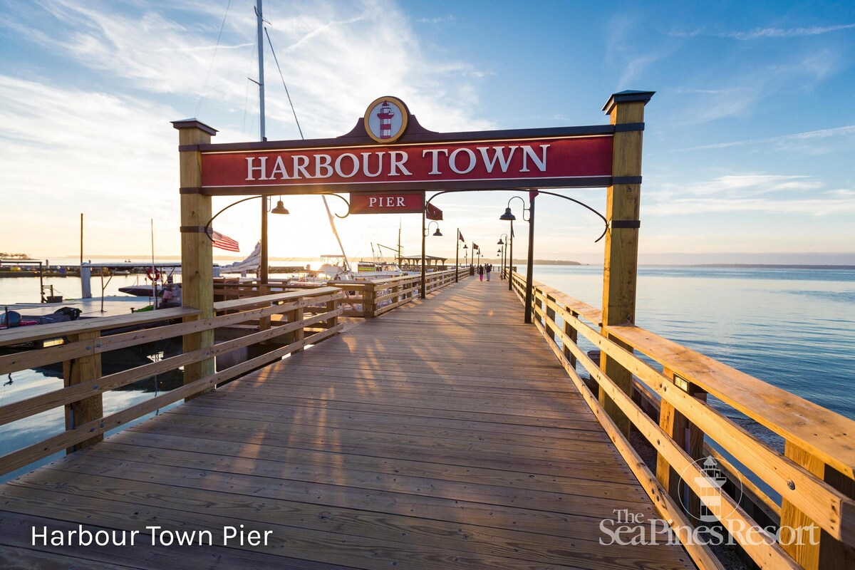 Spectacular waterfront views, 4-Bed Villa sleeps 9 in the heart of Sea Pines