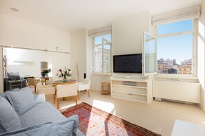 Large and bright Living Room