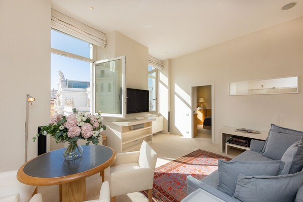 Large and bright Living Room