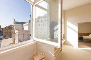 Large and bright Living Room with view