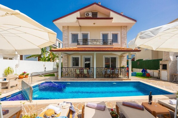 Beautiful villa with private pool and terrace