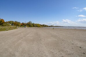 Port Burwell Beach - 1 km  from cottage