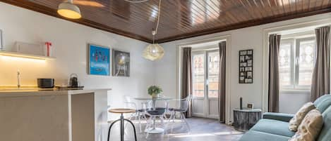 In the heart of Lisbon, this bright apartment will be a great starting point in your journey throw the cultural and magnificent Lisbon! #portugal #pt #lisbon #magnificent