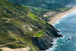 Guests enjoy a 25% discount to play at Quivira Jack Niklaus Golf Course 