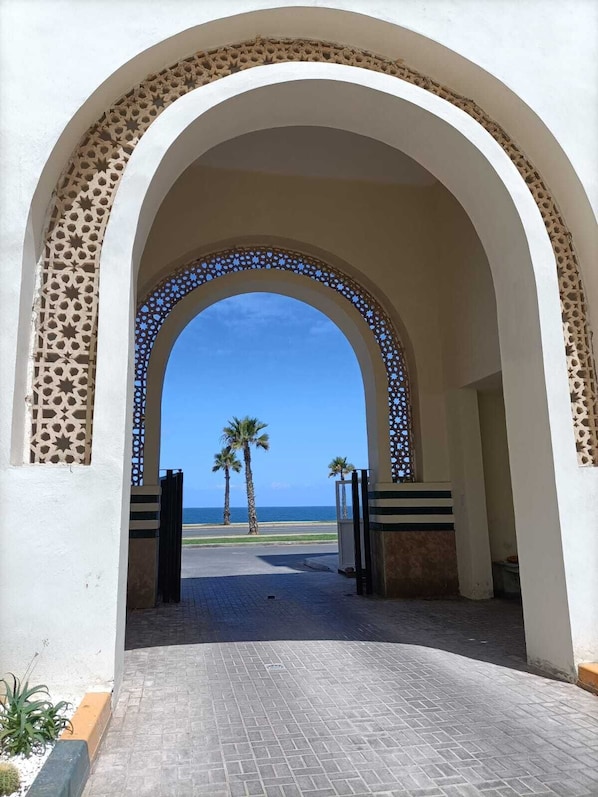 l'entrée de la résidence