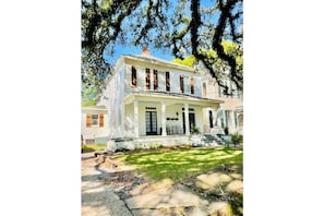 King George (Triplex with completely separate spaces)
