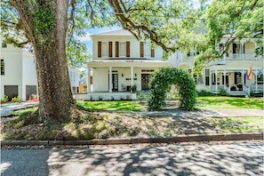 King George the 3rd - look at that amazing live oak!