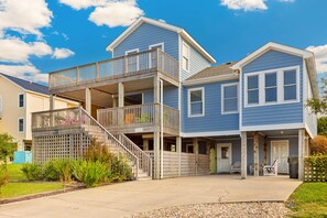 Start your vacation at Island Life Cottage!