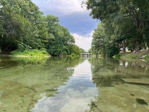 HOA private river access/ park a short walk away