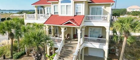 Welcome to Cook House in the Laguna Key community of Gulf Shores