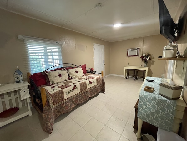 living room with roku tv and trundle bed with 2 twin beds