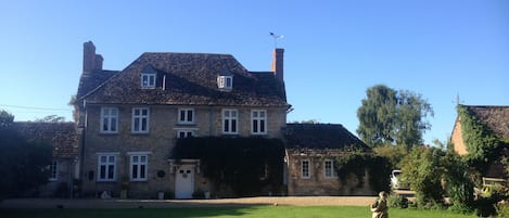 Buscot Manor Front