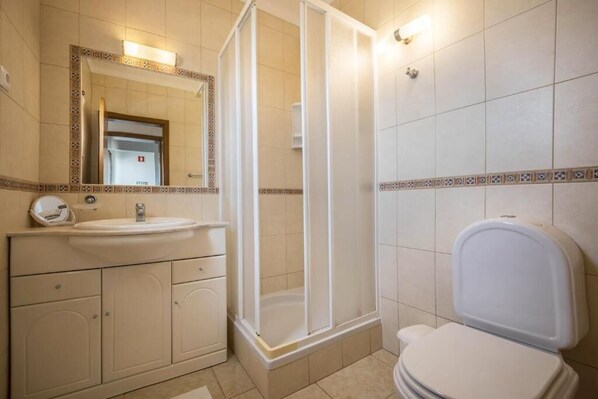 Bad und WC 3 im Obergeschoß