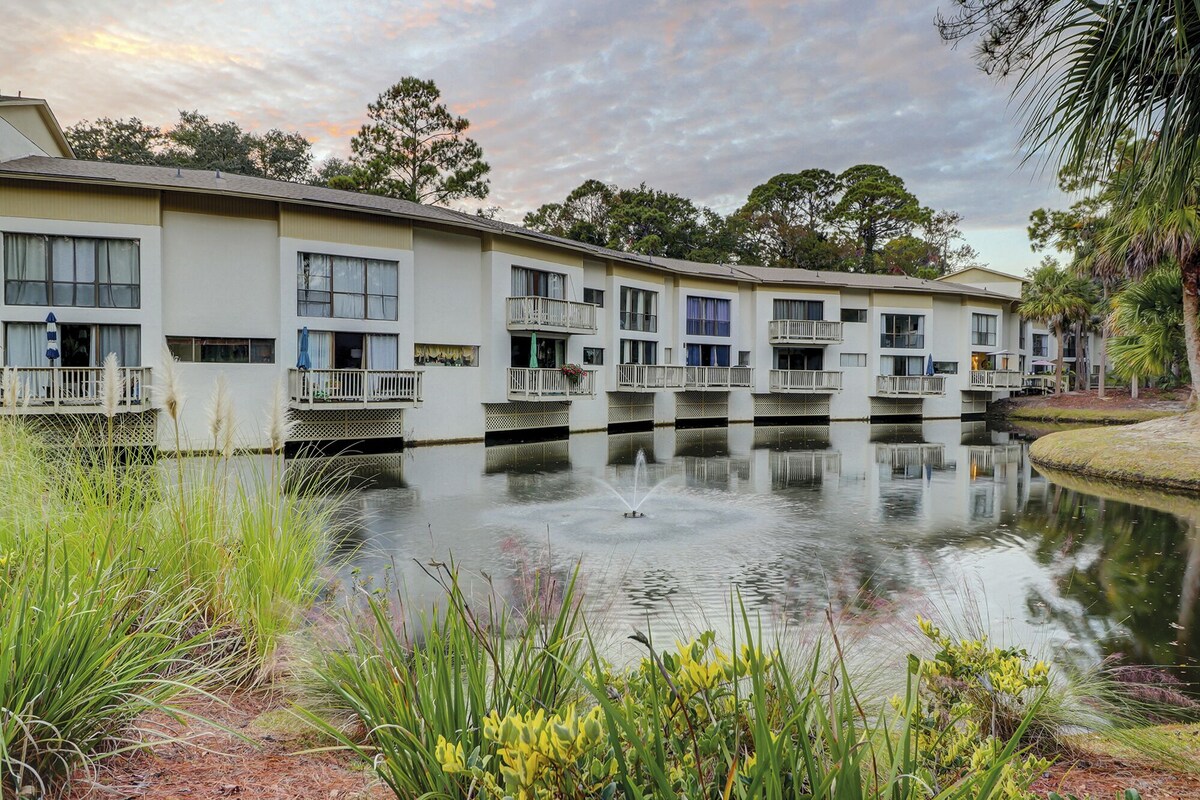 NEW to vacation market! 2BR Seascape w/ community pool and private beach access!