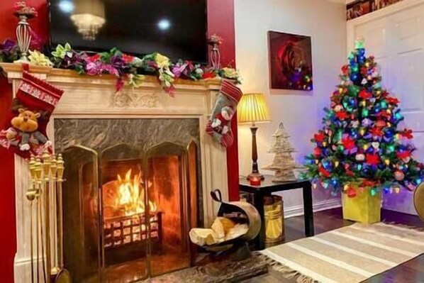 Christmas at Catterwood Cottage - Mountain View (1)