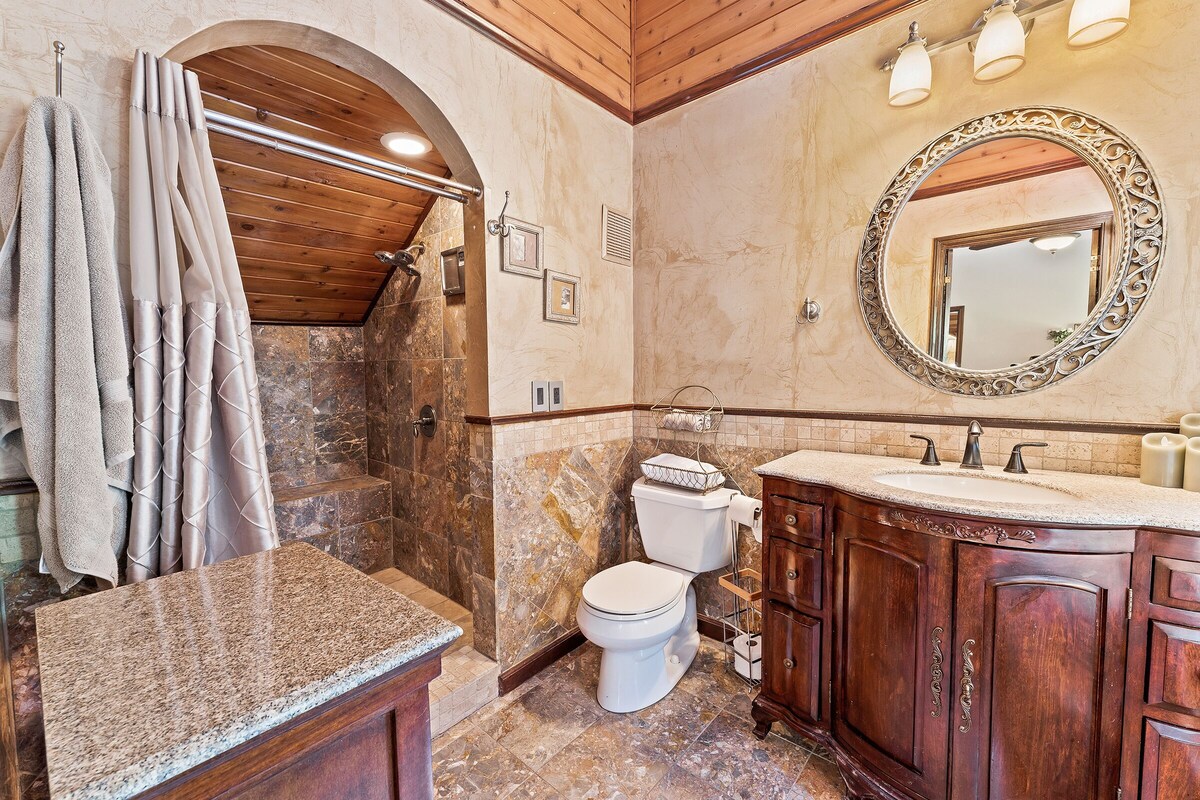 Beautiful 5bd Home with Pool Near LakePoint Sports