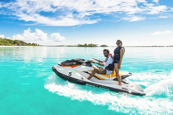 Feel the thrill of jet skiing through Key Largo’s turquoise waters, just steps from our canalfront retreat with direct ocean access. After your adventure, relax in the comfort of your waterfront escape, where canal views and coastal breezes await.