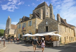 Le centre de Domme, élu "un des plus beaux villages de France' est à 5min à pied