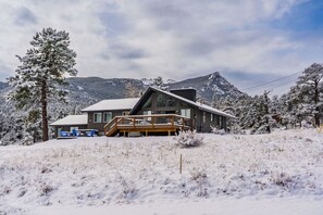 “Snow, elk, and a magical setting. Wish we could’ve stayed longer!” – Ellen