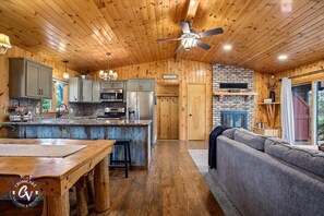 Dining/Kitchen