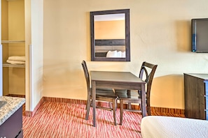 Dining Area | Free WiFi | Central A/C & Heating