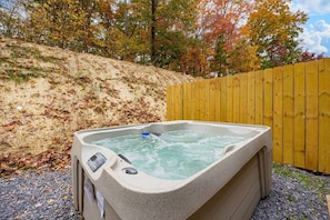 Quiet backyard soaks are our favorite wind down activity!