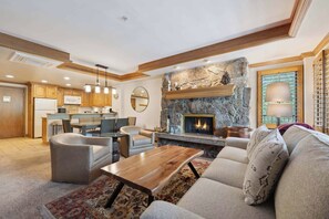 lodgetower194-8607_53857271893_o