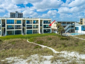 Oceanfront 2nd floor condo