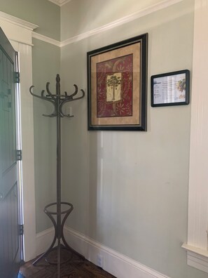 Coat tree