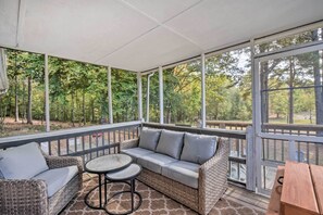 Screened-In Porch | Seating | 1,200 Sq Ft